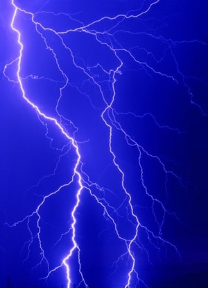 Istnieje nadzieja, że inhibitory KMO mogą być w stanie chronić komórki przed uszkodzeniami spowodowanymi zbyt dużą stymulacją elektryczną lub chemiczną – znaną jako śmierć ekscytotoksyczna